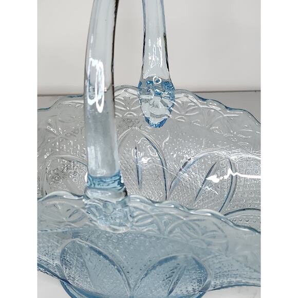 Fenton Blue Glass Basket with Handle – Daisy & Button / Starburst Pattern – - Picture 10 of 16